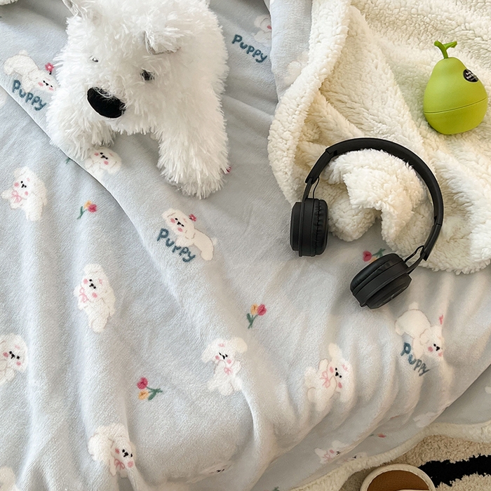 91家纺网 家纺一手货源 找家纺 昔可家纺 2024新款羊羔绒牛奶绒毛毯系列（三）-场景二-卡通系列 蓝底小奶狗