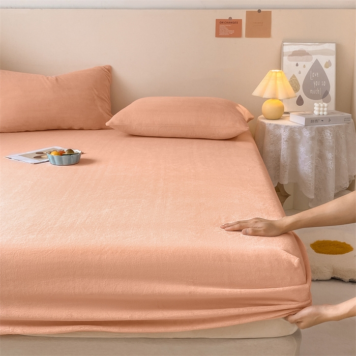 91家纺网 家纺一手货源 找家纺 眠帛家居 2024新款纯色高克重牛奶绒单床笠 奶油粉