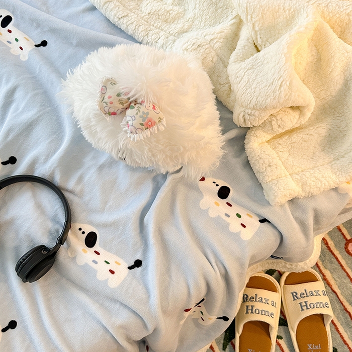 91家纺网 家纺一手货源 找家纺 昔可家纺 2024新款羊羔绒牛奶绒毛毯系列（三）-场景二-卡通系列 糖果小狗