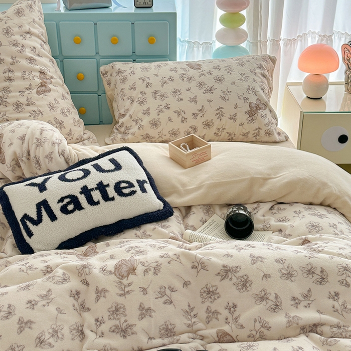 91家纺网 家纺一手货源 找家纺 昔可家纺 2024新款印花牛奶绒四件套系列-复古小清新系列 复古蝴蝶