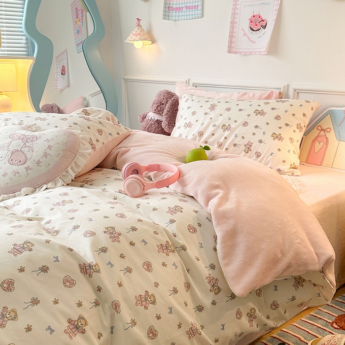 91家纺网 家纺一手货源 找家纺 昔可家纺 2024新款秋冬新款棉加牛奶绒四件套 萝莉小粉熊