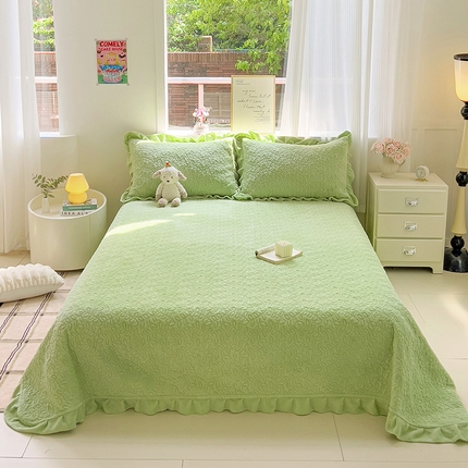 91家纺网 家纺一手货源 找家纺 漫时光 2025新款纯色牛奶绒花边款床盖 罗曼-清新绿