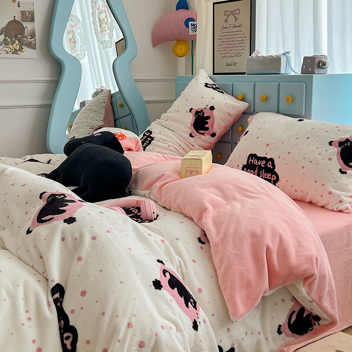 91家纺网 家纺一手货源 找家纺 昔可家纺 2024新款印花牛奶绒四件套系列-卡通系列 晚安猫猫