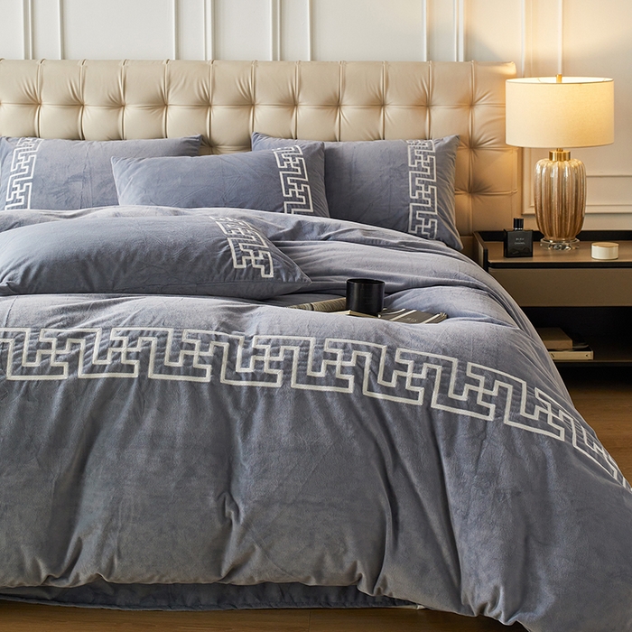 91家纺网 家纺一手货源 找家纺 安莱生活 2024新款高克重牛奶绒锦丝绒美式毛巾绣巴洛克四件套 巴洛克-灰