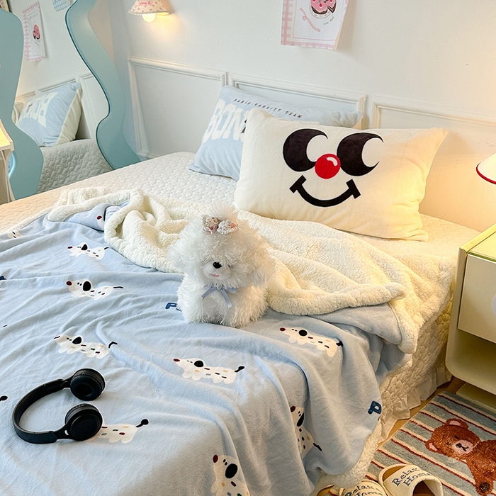 91家纺网 家纺一手货源 找家纺 昔可家纺 2024新款羊羔绒牛奶绒毛毯系列（三）-场景二-卡通系列 糖果小狗