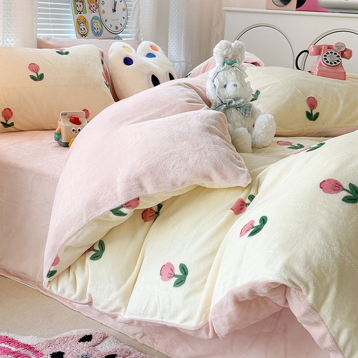 91家纺网 家纺一手货源 找家纺 昔可家纺 2024新款印花牛奶绒四件套系列-2023年热款系列 粉嫩小郁金