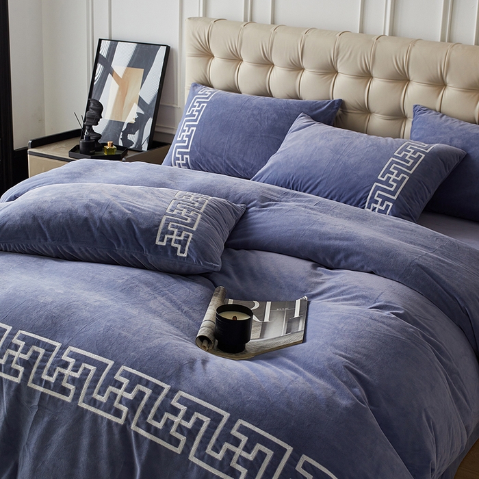 91家纺网 家纺一手货源 找家纺 安莱生活 2024新款高克重牛奶绒锦丝绒美式毛巾绣巴洛克四件套 巴洛克-雪青