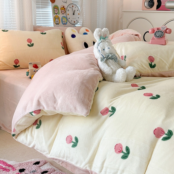 91家纺网 家纺一手货源 找家纺 昔可家纺 2024新款印花牛奶绒四件套系列-2023年热款系列 粉嫩小郁金