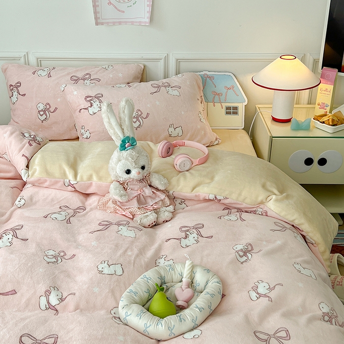 91家纺网 家纺一手货源 找家纺 昔可家纺 2024新款印花牛奶绒四件套系列-卡通系列 星野兔