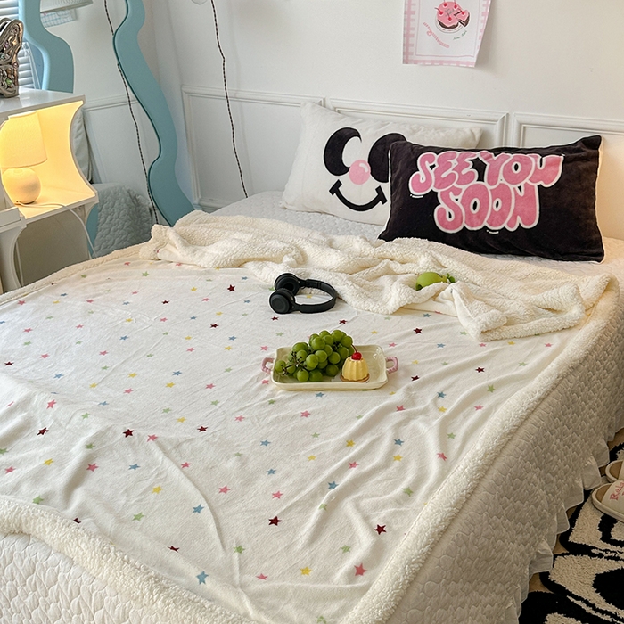 91家纺网 家纺一手货源 找家纺 昔可家纺 2024新款羊羔绒牛奶绒毛毯系列（三）-场景二-少女风系列 彩色小星星