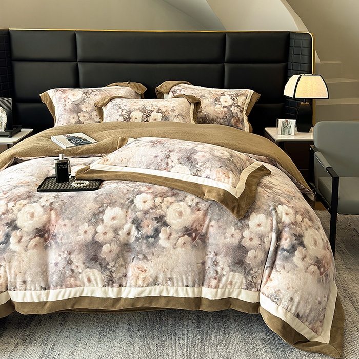 91家纺网 家纺一手货源 找家纺 凡客家居 2024新款高克重牛奶绒数码印花双拼角四件套 赫莲娜