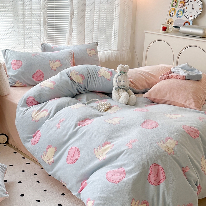 91家纺网 家纺一手货源 找家纺 昔可家纺 2024新款印花牛奶绒四件套系列-2023年热款系列 萝莉爱心兔