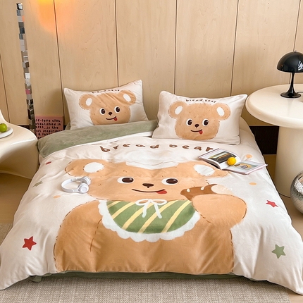 昔可家纺 2024新款大版数码印花设计师牛奶绒四件套 厨师熊仔