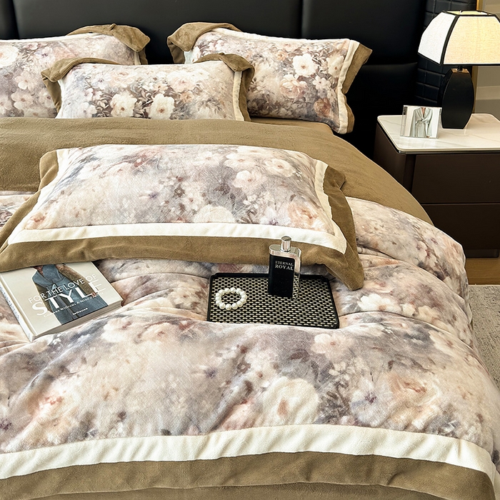 91家纺网 家纺一手货源 找家纺 凡客家居 2024新款高克重牛奶绒数码印花双拼角四件套 赫莲娜