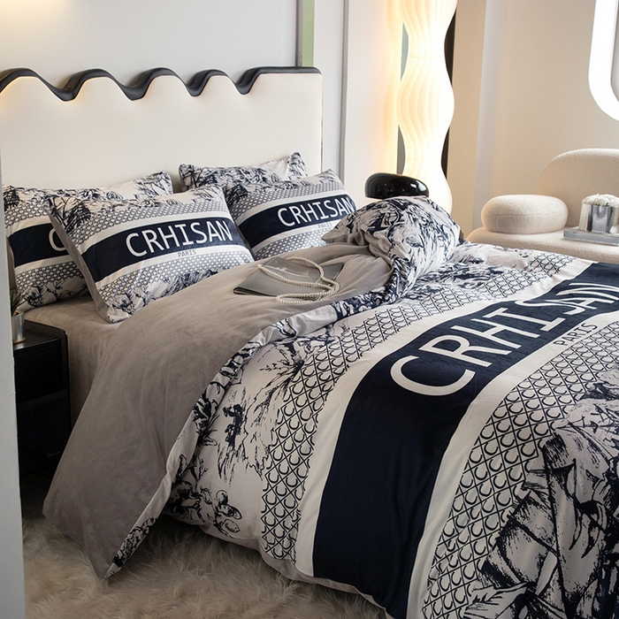 91家纺网 家纺一手货源 找家纺 色鬼布艺 2024新款婴儿绒数码印花牛奶绒四件套仿大牌直播爆款网红款 插画师