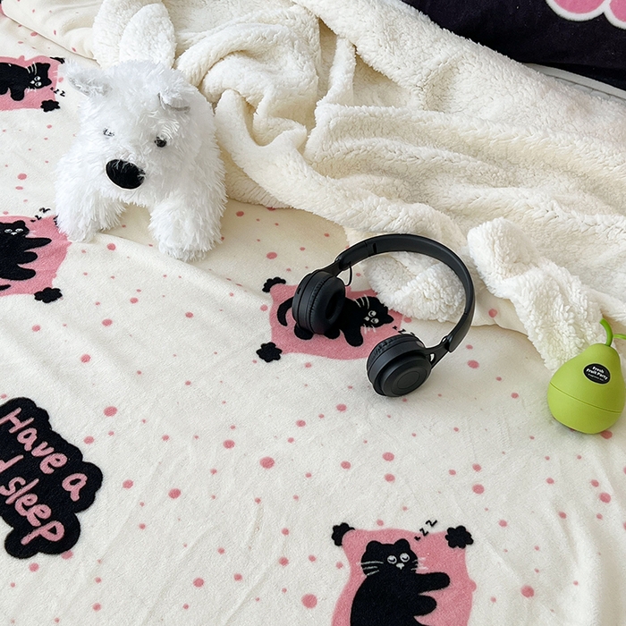 91家纺网 家纺一手货源 找家纺 昔可家纺 2024新款羊羔绒牛奶绒毛毯系列（三）-场景二-卡通系列 晚安猫猫