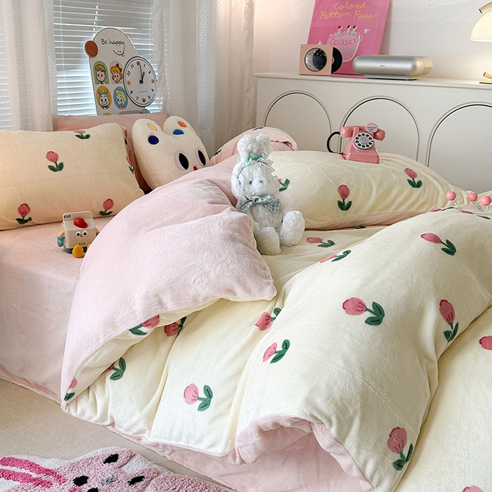 91家纺网 家纺一手货源 找家纺 昔可家纺 2024新款印花牛奶绒四件套系列-2023年热款系列 粉嫩小郁金