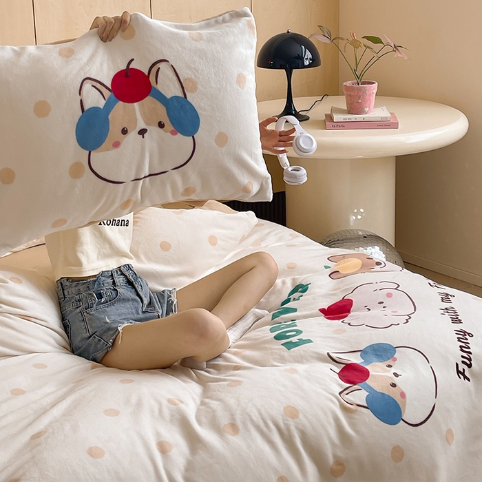 91家纺网 家纺一手货源 找家纺 昔可家纺 2024新款大版数码印花设计师牛奶绒四件套 小伙伴