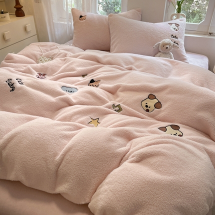 91家纺网 家纺一手货源 找家纺 总满座2025爆款绵羊绒牛奶绒绣花小清新四件套