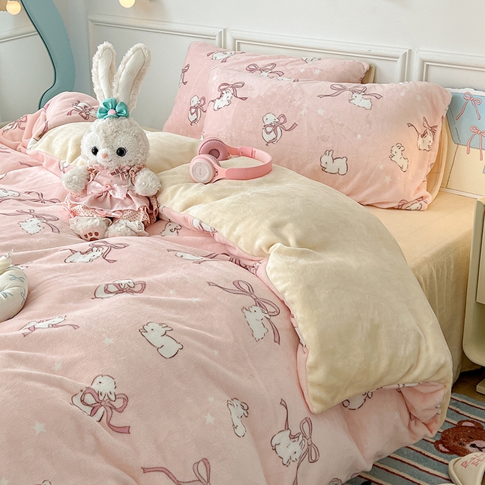 91家纺网 家纺一手货源 找家纺 昔可家纺 2024新款印花牛奶绒四件套系列-卡通系列 星野兔