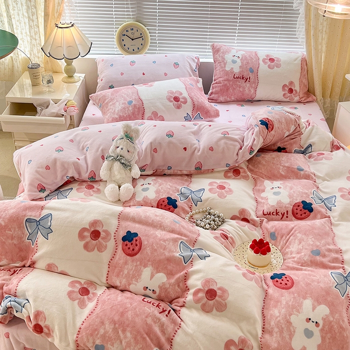 91家纺网 家纺一手货源 找家纺 昔可家纺 2024新款印花牛奶绒四件套系列-2023年热款系列 油画小兔