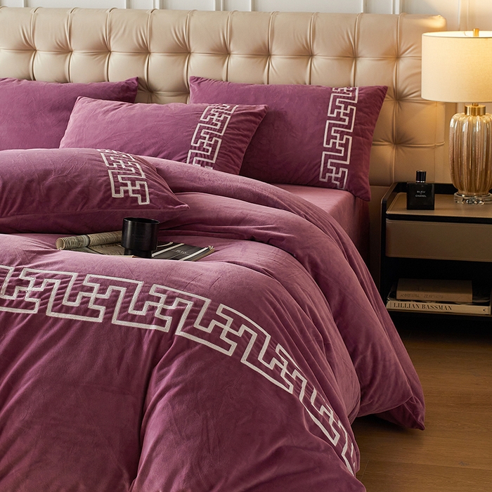 91家纺网 家纺一手货源 找家纺 安莱生活 2024新款高克重牛奶绒锦丝绒美式毛巾绣巴洛克四件套 巴洛克-魅紫