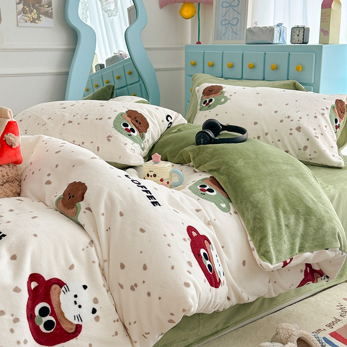 91家纺网 家纺一手货源 找家纺 昔可家纺 2024新款印花牛奶绒四件套系列-卡通系列 萌宠咖啡杯