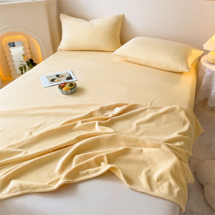 91家纺网 家纺一手货源 找家纺 眠帛家居 2024新款纯色高克重牛奶绒单床单 奶黄