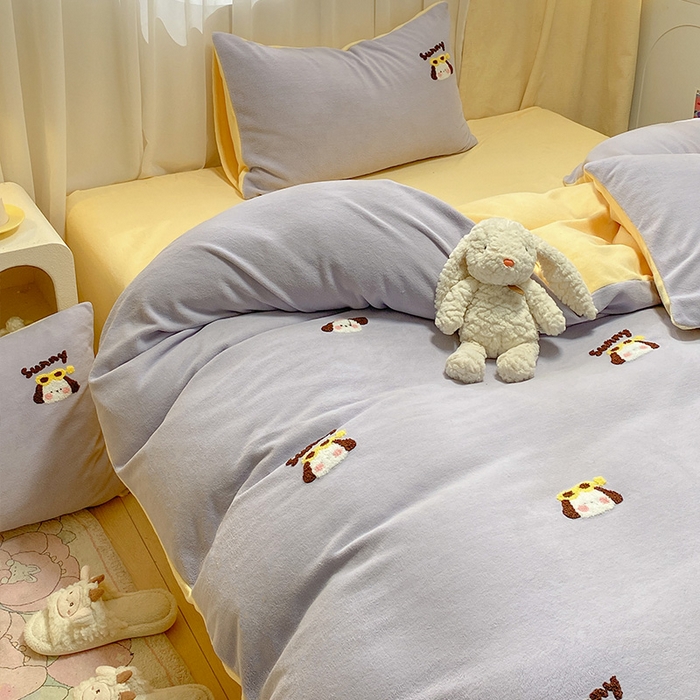 91家纺网 家纺一手货源 找家纺 眠帛家居 2024新款高克重双拼牛奶绒毛巾绣四件套 萌宠