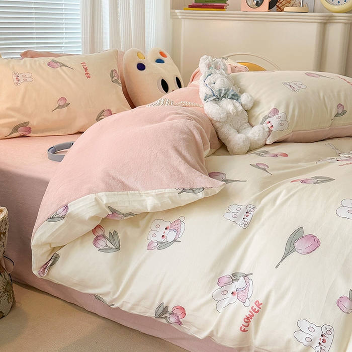 91家纺网 家纺一手货源 找家纺 昔可家纺 2024新款秋冬新款棉加牛奶绒四件套 软萌兔兔郁金