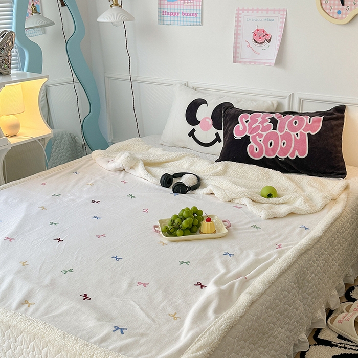 91家纺网 家纺一手货源 找家纺 昔可家纺 2024新款羊羔绒牛奶绒毛毯系列（三）-场景二-少女风系列 多巴胺蝴蝶结