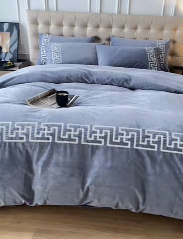 91家纺网 家纺一手货源 找家纺 安莱生活 2024新款高克重牛奶绒锦丝绒美式毛巾绣巴洛克四件套 巴洛克-灰