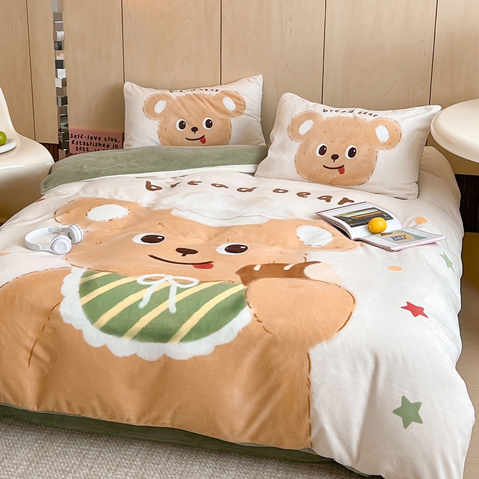 91家纺网 家纺一手货源 找家纺 昔可家纺 2024新款大版数码印花设计师牛奶绒四件套 厨师熊仔