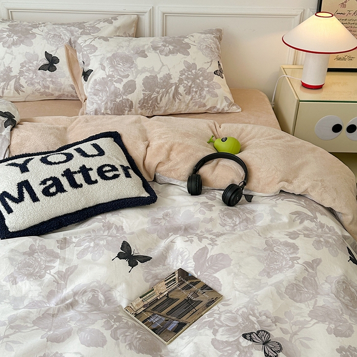 91家纺网 家纺一手货源 找家纺 昔可家纺 2024新款秋冬新款棉加牛奶绒四件套 暗蝶花影