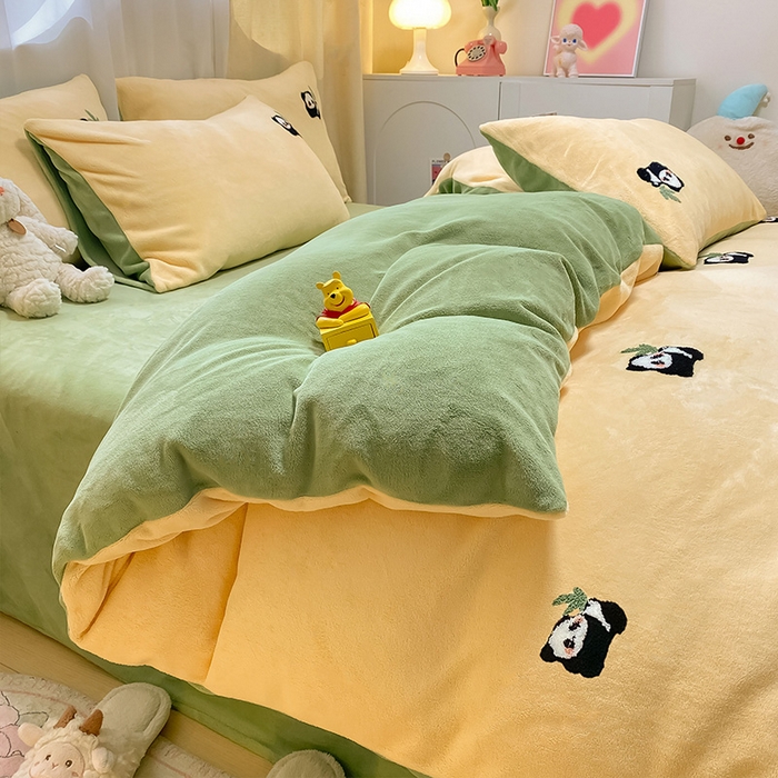 91家纺网 家纺一手货源 找家纺 眠帛家居 2024新款高克重双拼牛奶绒毛巾绣四件套 丫丫