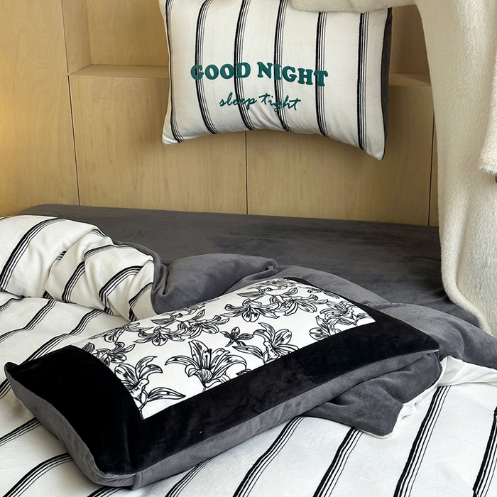 91家纺网 家纺一手货源 找家纺 昔可家纺 2024新款大版数码印花设计师牛奶绒四件套 黑条茶歇花