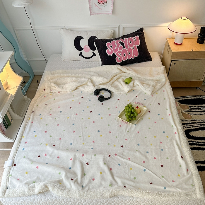 91家纺网 家纺一手货源 找家纺 昔可家纺 2024新款羊羔绒牛奶绒毛毯系列（三）-场景二-少女风系列 彩色小星星