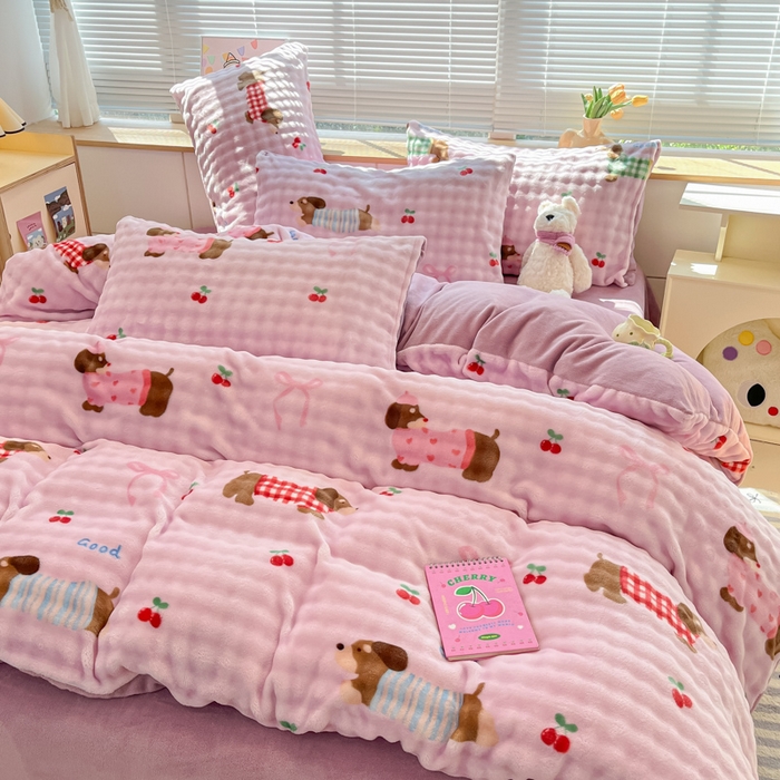 91家纺网 家纺一手货源 找家纺 梵克保罗 2024秋冬新款加厚泡泡牛奶绒数码印花工艺立体仿兔毛四件套 狗狗乐园浅紫