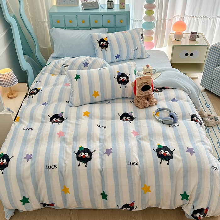 91家纺网 家纺一手货源 找家纺 昔可家纺 2024新款印花牛奶绒四件套系列-卡通系列 星星小黑球