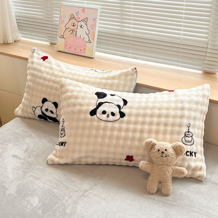 91家纺网 家纺一手货源 找家纺 梵克保罗 2024秋冬新款加厚泡泡牛奶绒数码印花工艺立体仿兔毛四件套 音乐熊猫