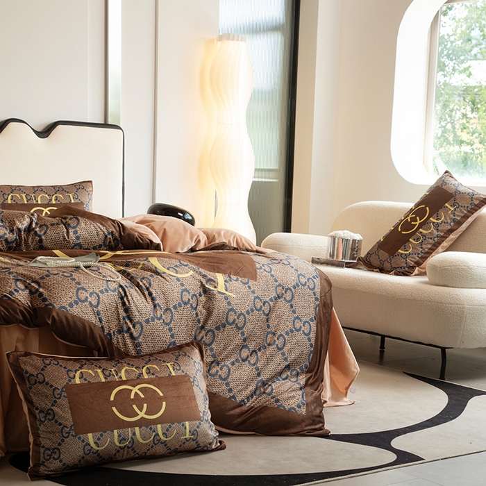 91家纺网 家纺一手货源 找家纺 色鬼布艺 2024新款婴儿绒数码印花牛奶绒四件套仿大牌直播爆款网红款 经典咖