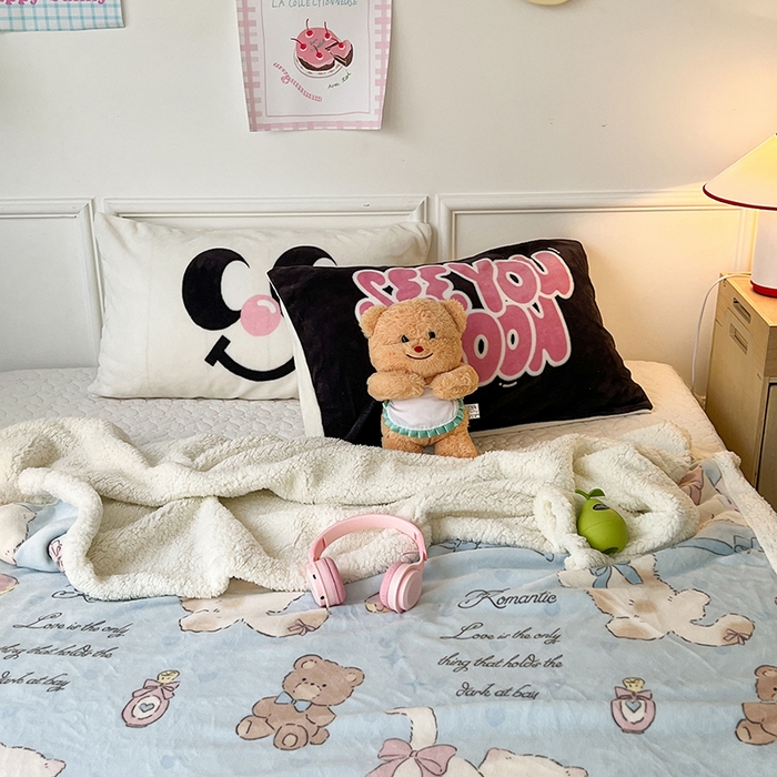 91家纺网 家纺一手货源 找家纺 昔可家纺 2024新款羊羔绒牛奶绒毛毯系列（三）-场景二-卡通系列 小熊礼物