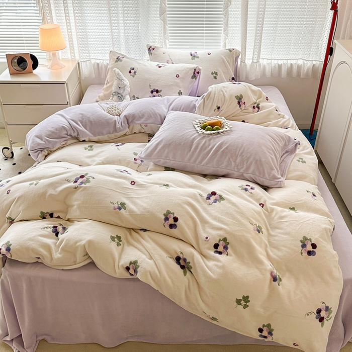 91家纺网 家纺一手货源 找家纺 昔可家纺 2024新款印花牛奶绒四件套系列-2023年热款系列 紫色葡萄