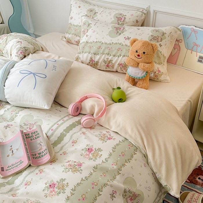 91家纺网 家纺一手货源 找家纺 昔可家纺 2024新款秋冬新款棉加牛奶绒四件套 竖莓小兔