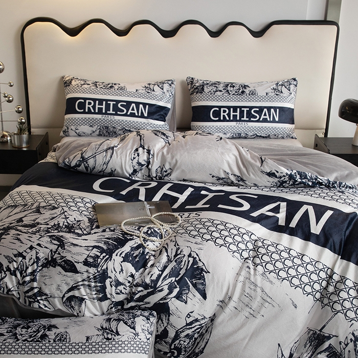 91家纺网 家纺一手货源 找家纺 色鬼布艺 2024新款婴儿绒数码印花牛奶绒四件套仿大牌直播爆款网红款 插画师