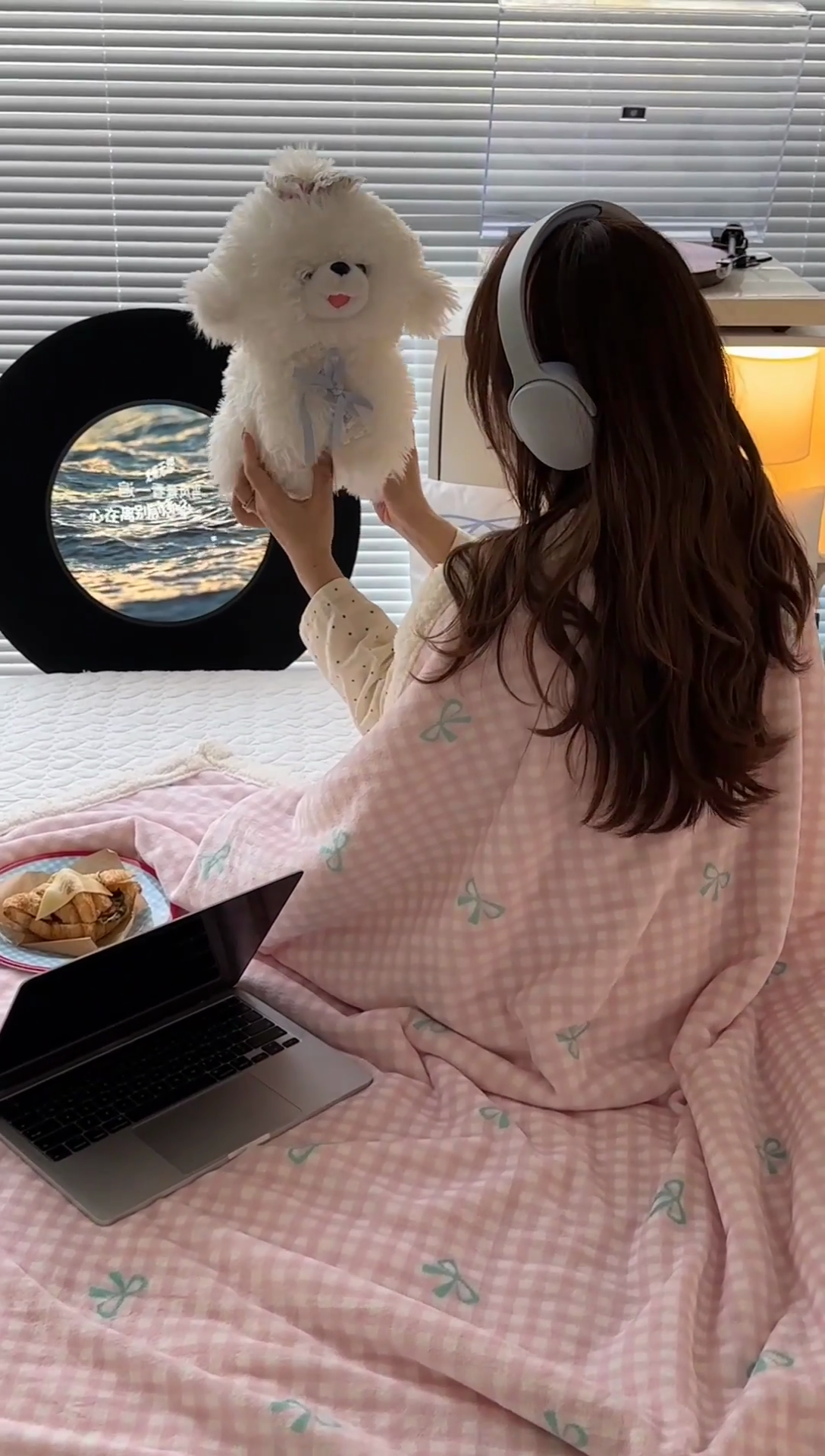 91家纺网 家纺一手货源 找家纺 昔可家纺 2024新款羊羔绒牛奶绒毛毯系列（三）-场景二-少女风系列 粉格蝴蝶结