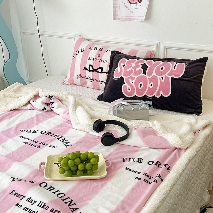 91家纺网 家纺一手货源 找家纺 昔可家纺 2024新款羊羔绒牛奶绒毛毯系列（三）-场景二-少女风系列 粉墨甜心