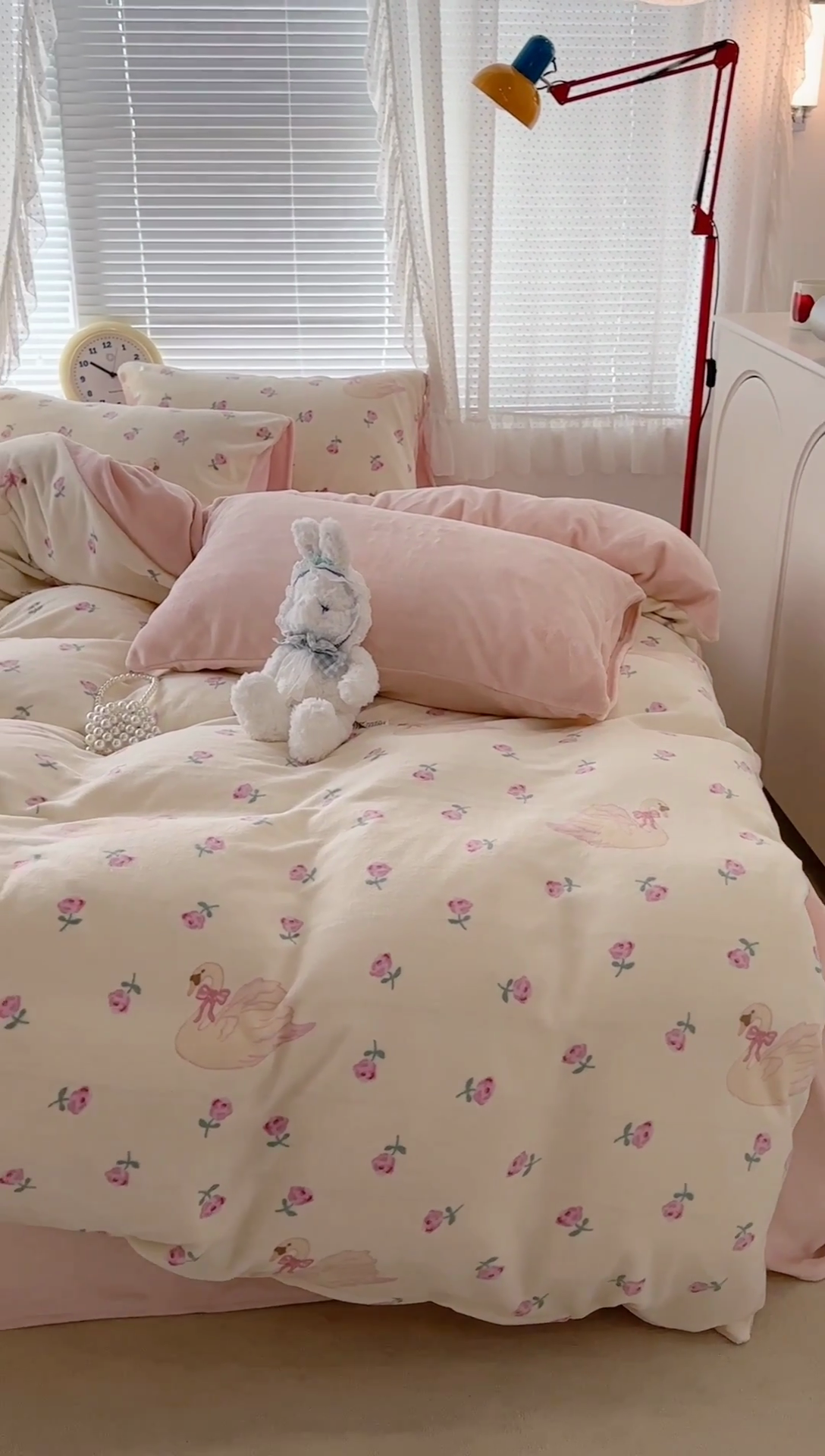 91家纺网 家纺一手货源 找家纺 昔可家纺 2024新款印花牛奶绒四件套系列-2023年热款系列 天鹅玫瑰