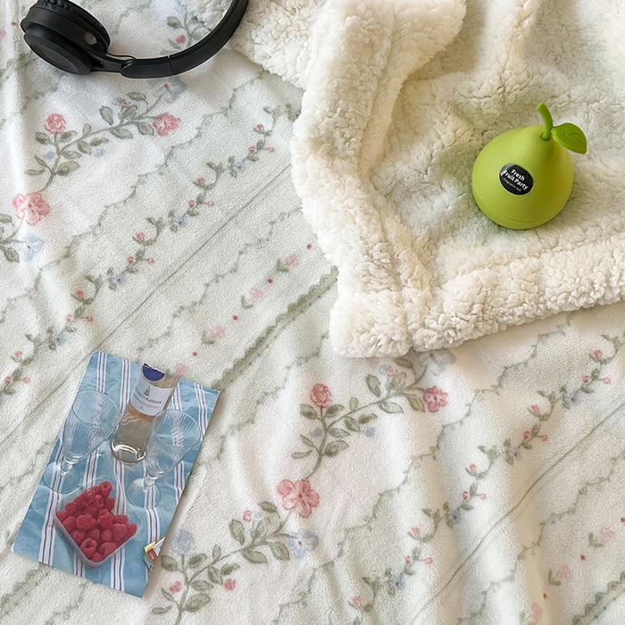 91家纺网 家纺一手货源 找家纺 昔可家纺 2024新款羊羔绒牛奶绒毛毯系列（三）-场景二-复古花卉系列 琉璃花语