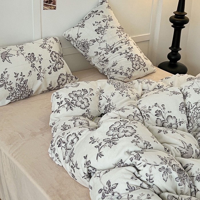 91家纺网 家纺一手货源 找家纺 昔可家纺 2024新款印花牛奶绒四件套系列-复古小清新系列 墨山繁花